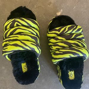 Uggs Platform puft slippers slides